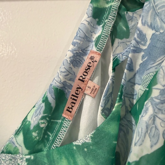 Floral Green and White Maxi Dress - Picture 2 of 4